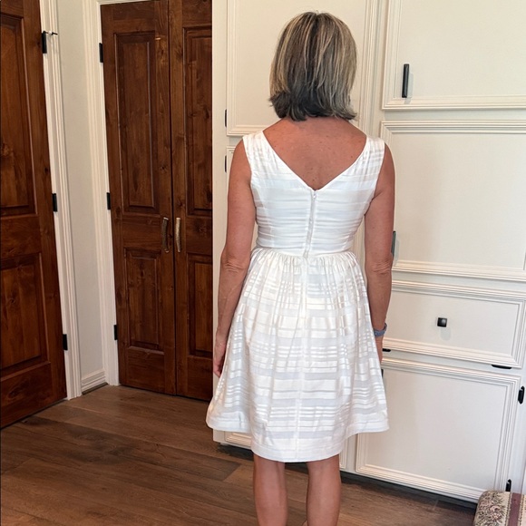 Lily Pulitzer Elegant White Sleeveless Dress - Picture 4 of 7